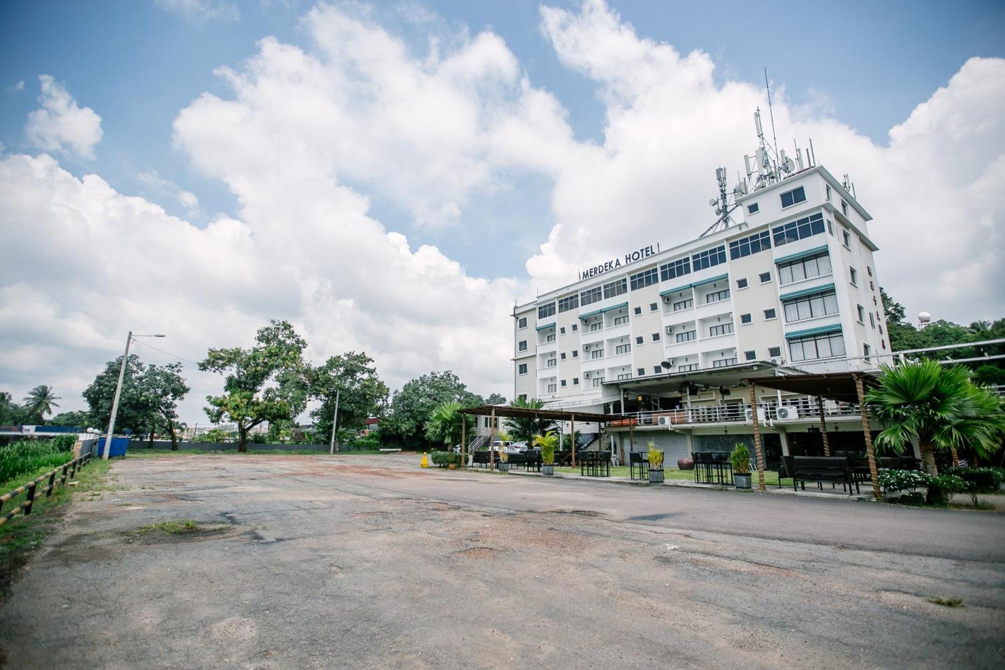Merdeka Hotel Kluang Exterior foto