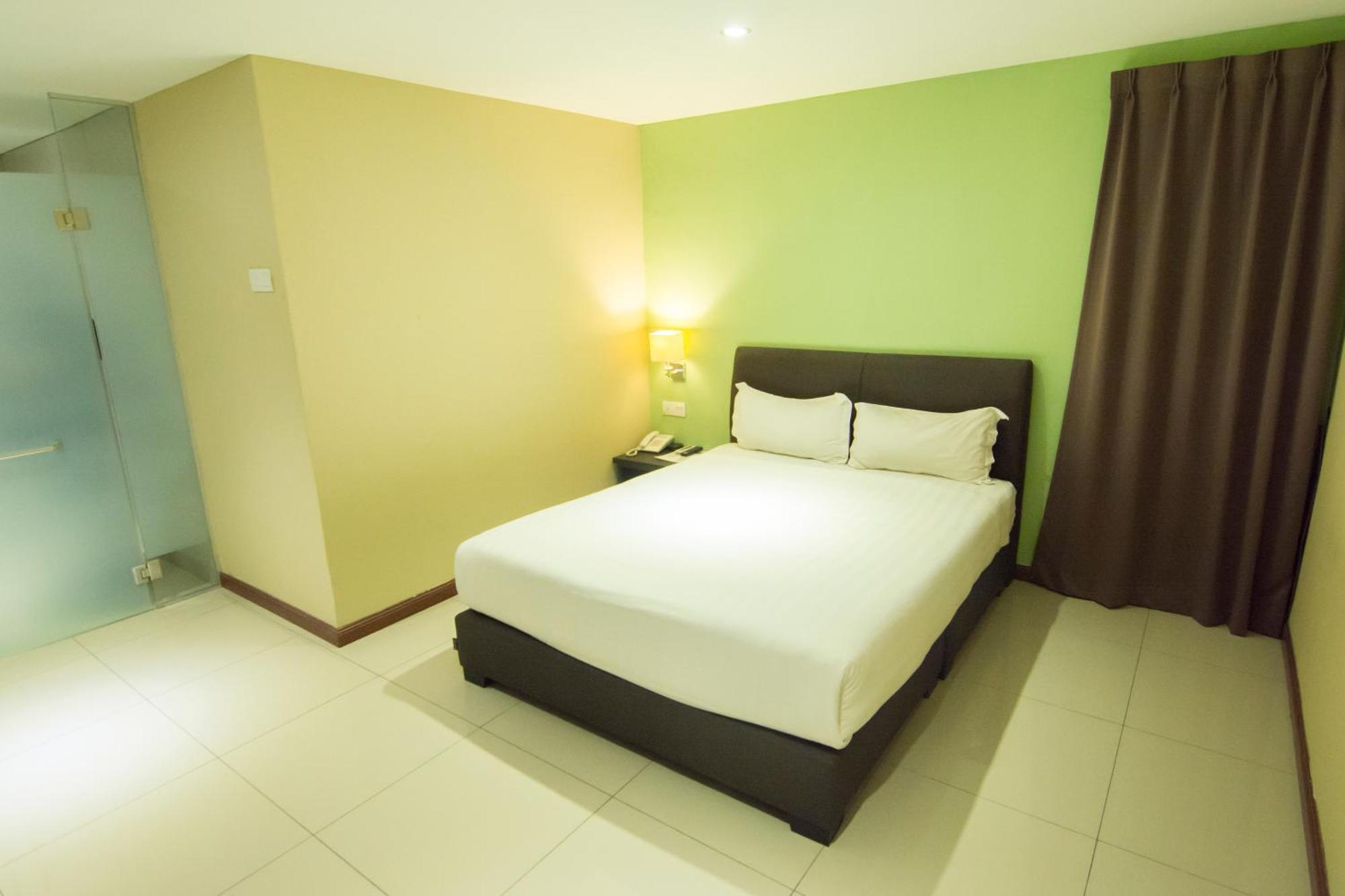 Merdeka Hotel Kluang Exterior foto