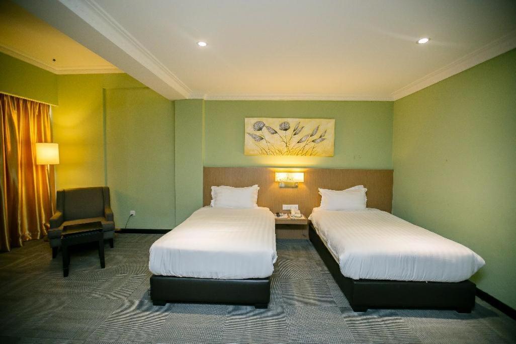 Merdeka Hotel Kluang Exterior foto
