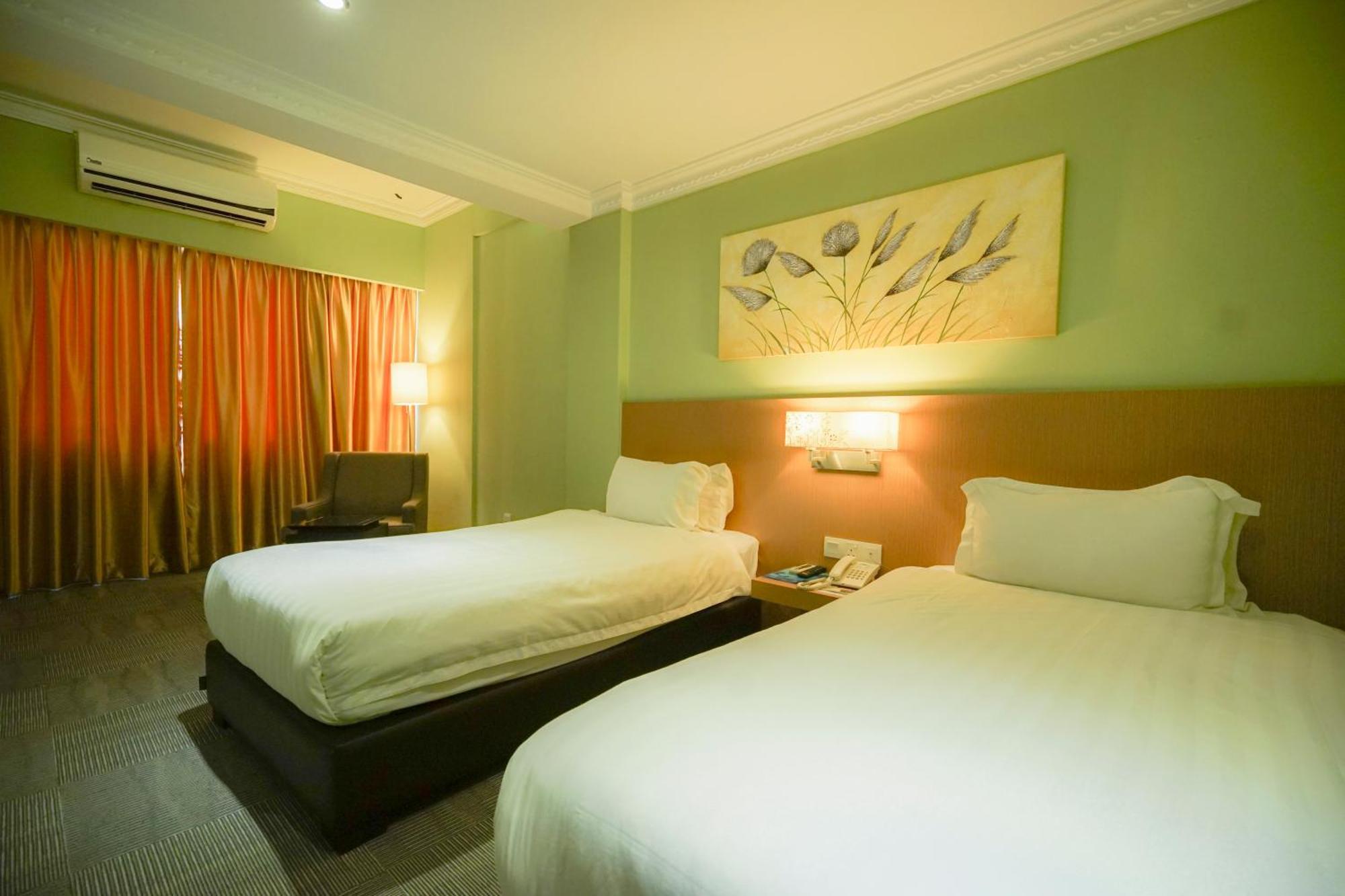 Merdeka Hotel Kluang Exterior foto